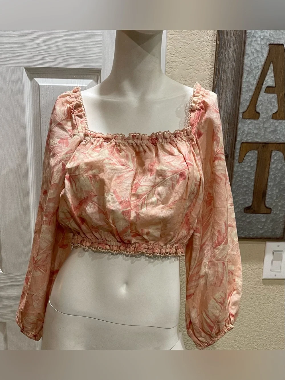 Show Me Your Mumu Claudia Crop Top in Pink Majestic Palm Size Medium - Picture 2 of 8
